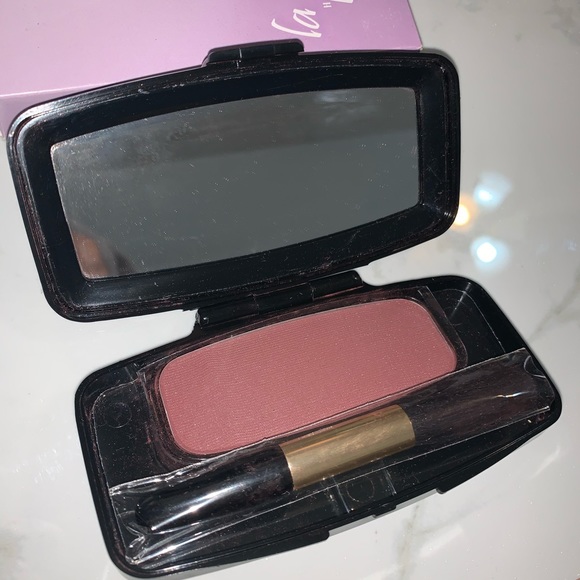 Glow On Blush & Brush - Picture 5 of 8